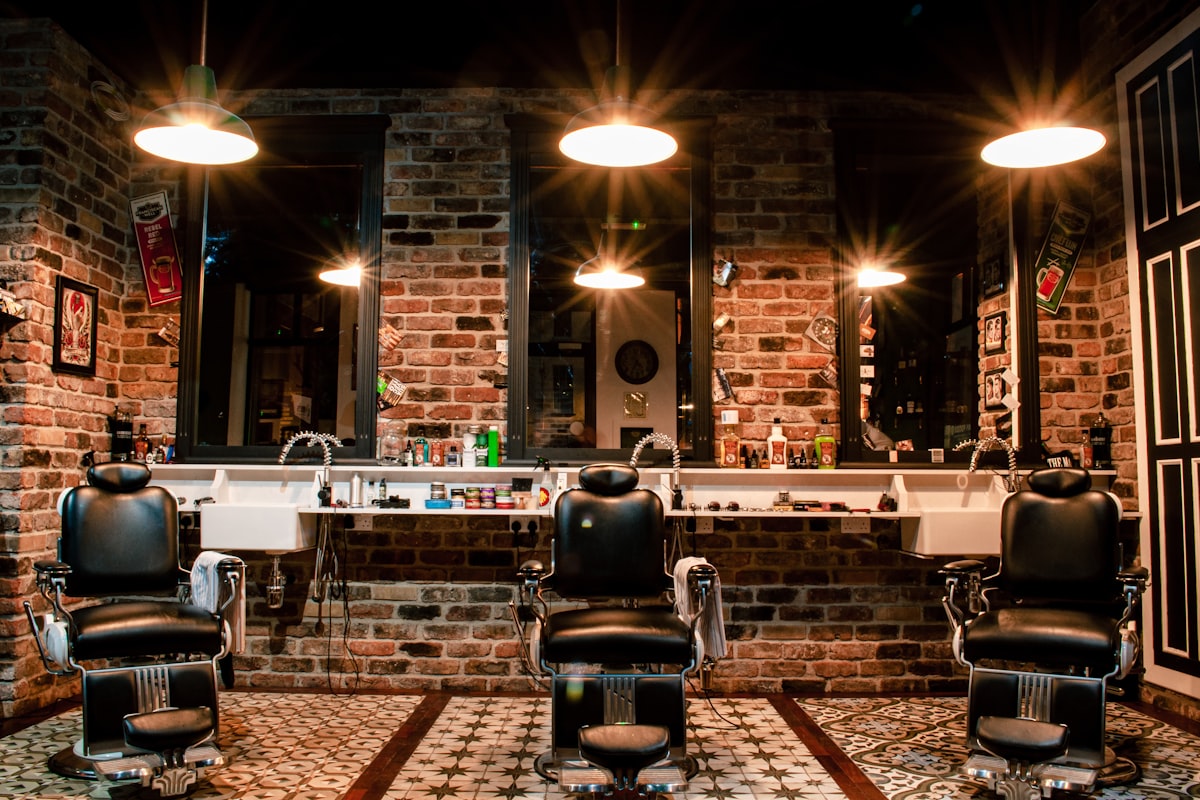 CLIPPERZ Salon Exterior